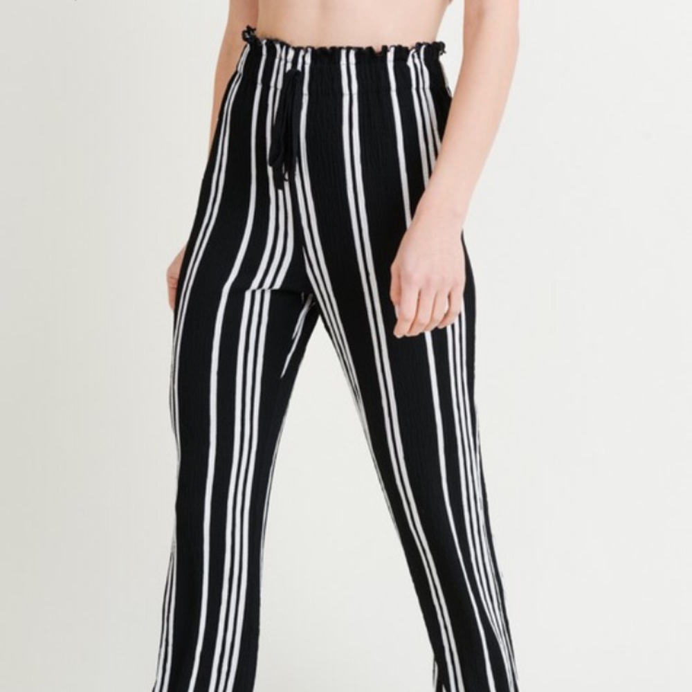 ❗️Two Left❗️NWT Black and White Stripe Ankle Pants - Picture 3 of 3